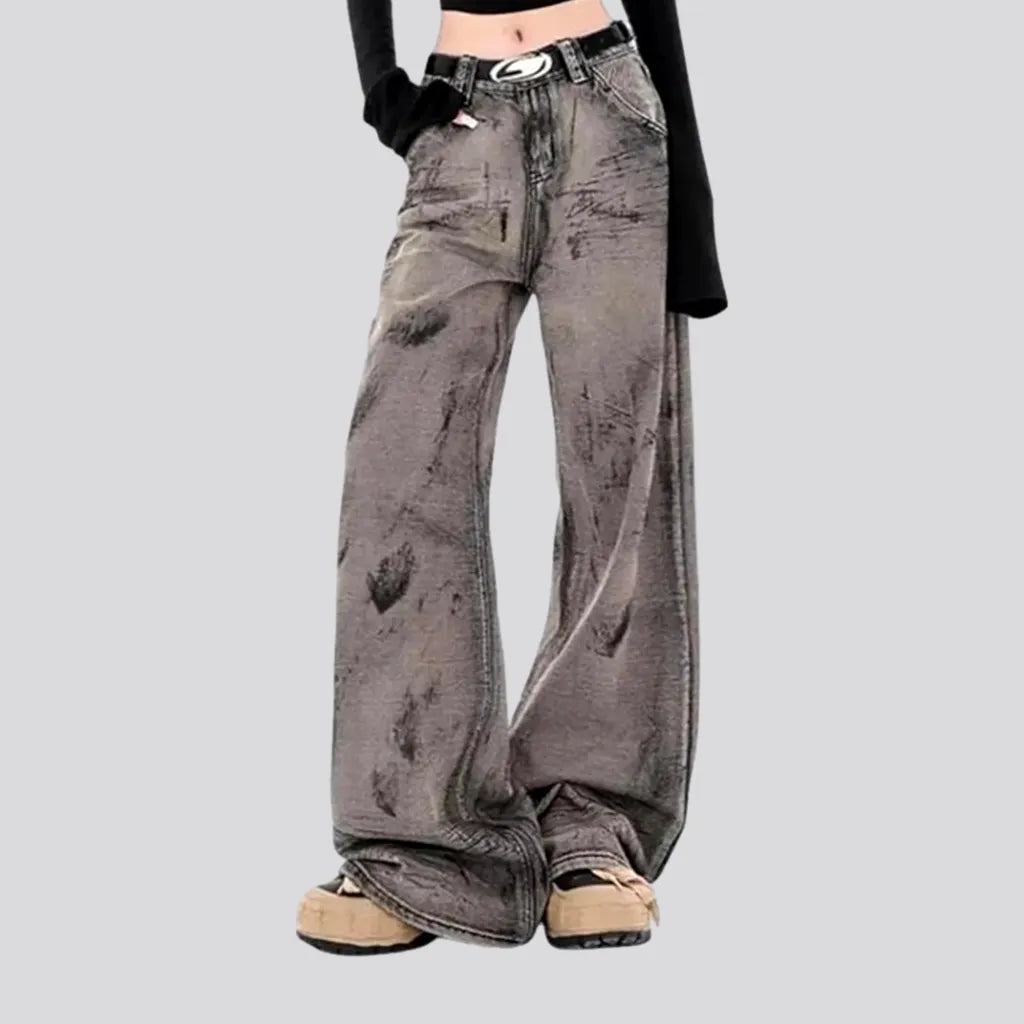 Effortlessly chic fashion for today’s woman   Retro painted high-rise women's jeans